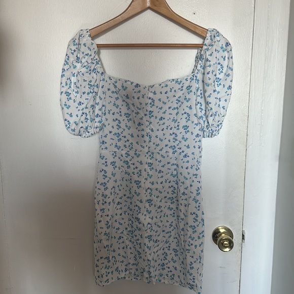 PrettyLittle Thing Floral dress in Size 4 - Picture 5 of 7